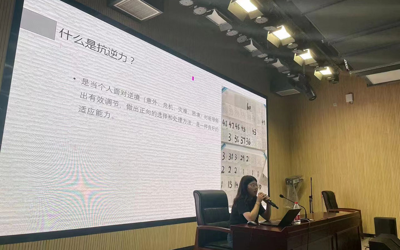 科尔沁右翼中旗董玉娣中学